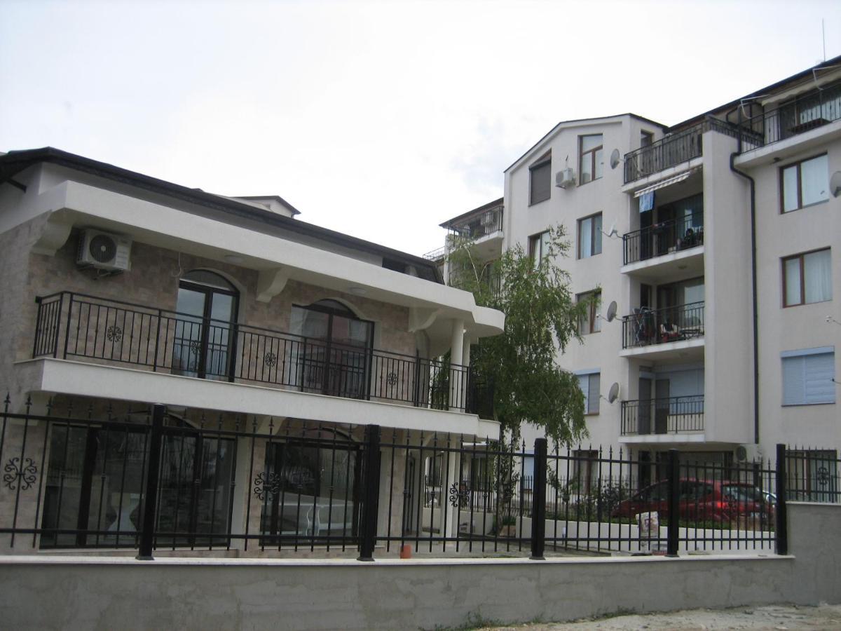 Apartment Lazur By The Sea Ravda Exterior foto